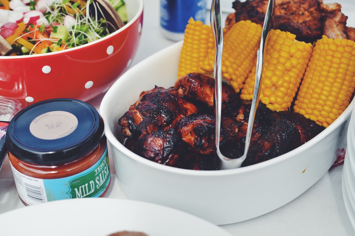 slow cooker chicken recipe with corn on cob and jar of mild tesco salsa - cheap student meals for one