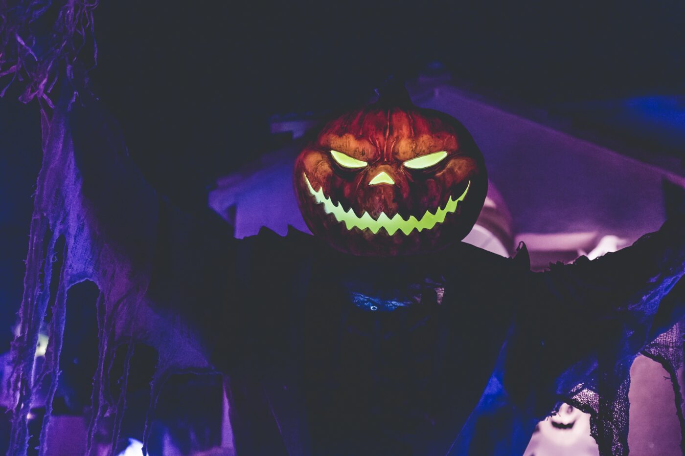 best horror movie on netflix uk - pumpkin on person's head