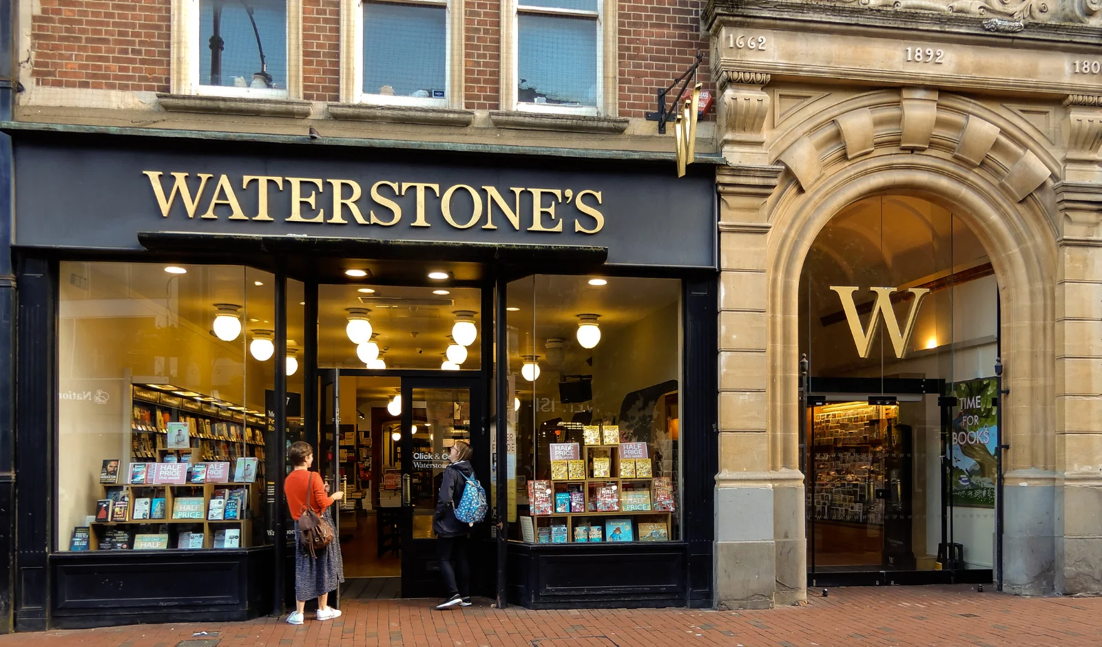 Trending Books To Add To Your Summer Reading With A Waterstones Student Discount