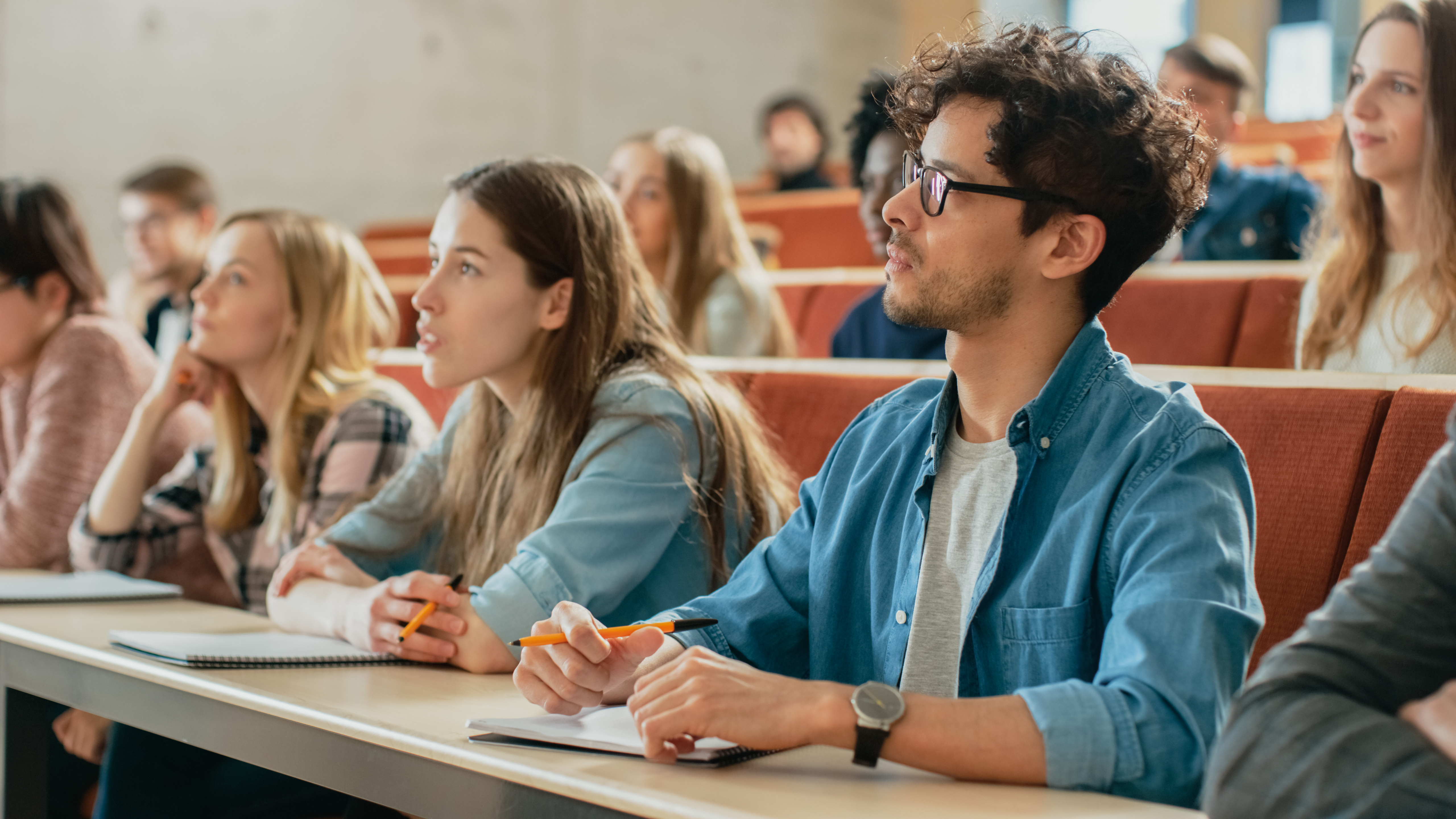 Navigating the Job Market: How Many Jobs Should You Apply to After College?